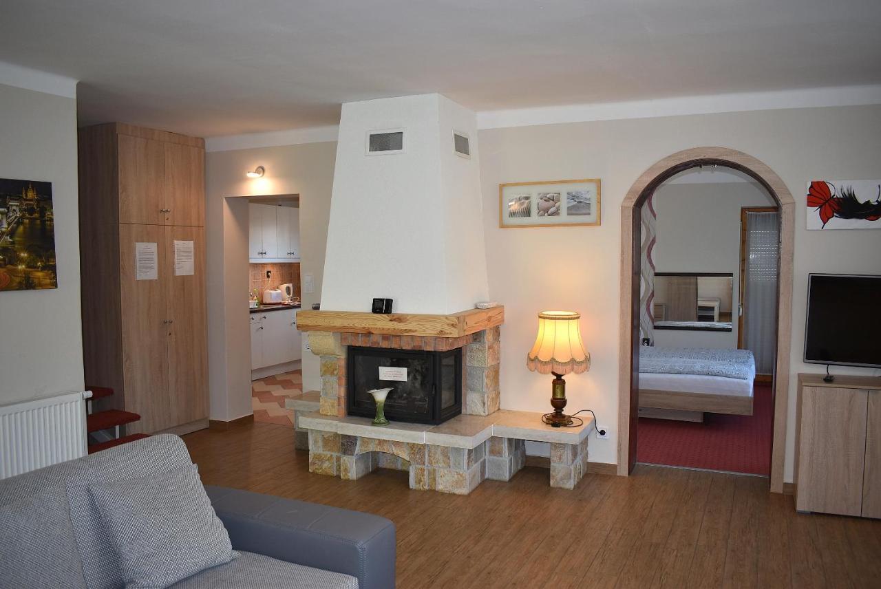 Tanay Vendeghaz Villa Balatonfured Bagian luar foto
