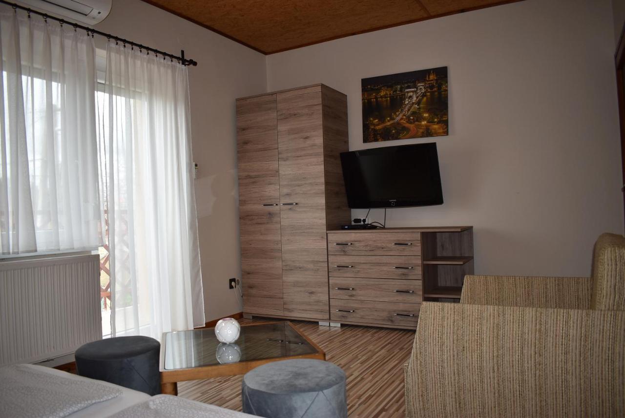 Tanay Vendeghaz Villa Balatonfured Bagian luar foto